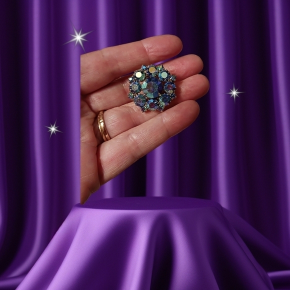 Floral Round Clip on Earrings Vintage Blue Aurora Borealis Sparkle & Pretty AB - Picture 5 of 5